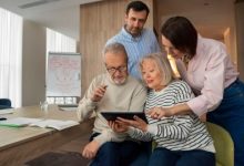 balancing-work-and-caregiving:-a-guide-for-families-of-seniors