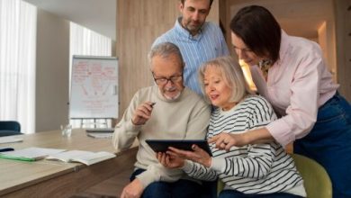 balancing-work-and-caregiving:-a-guide-for-families-of-seniors
